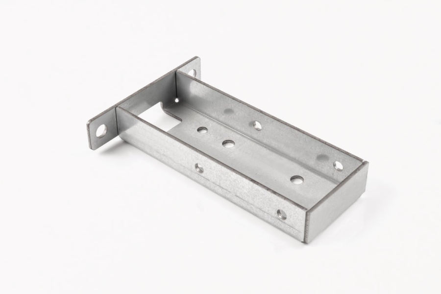 金属部品のスタンピング